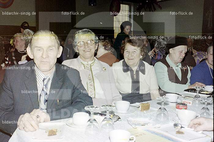 1974 Seniorenkaffee der Närrischen Buben im Helenensaal Sinzig: SNNRBBHLSN-012265