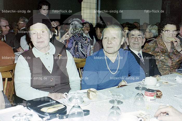 1974 Seniorenkaffee der Närrischen Buben im Helenensaal Sinzig: SNNRBBHLSN-012266