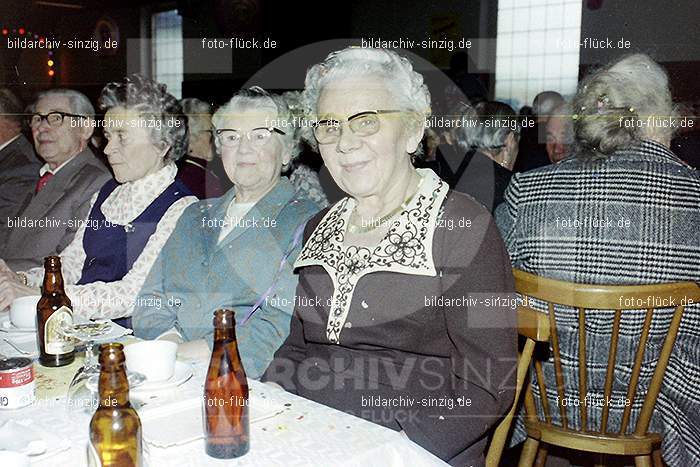 1974 Seniorenkaffee der Närrischen Buben im Helenensaal Sinzig: SNNRBBHLSN-012269