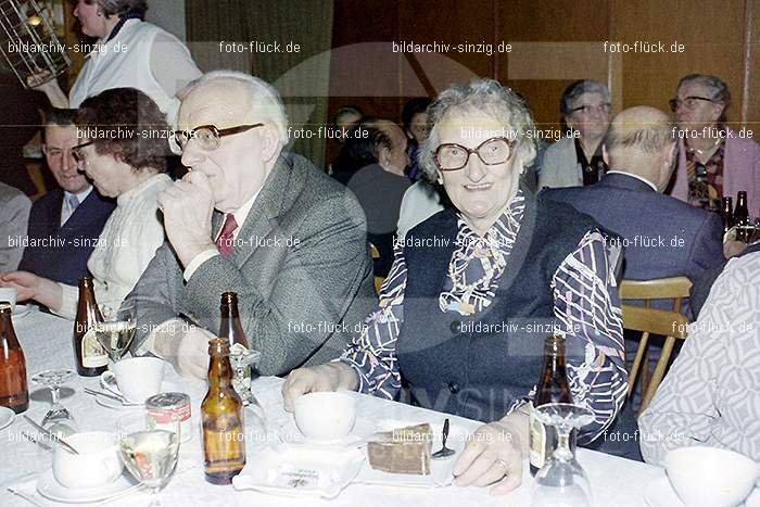 1974 Seniorenkaffee der Närrischen Buben im Helenensaal Sinzig: SNNRBBHLSN-012271