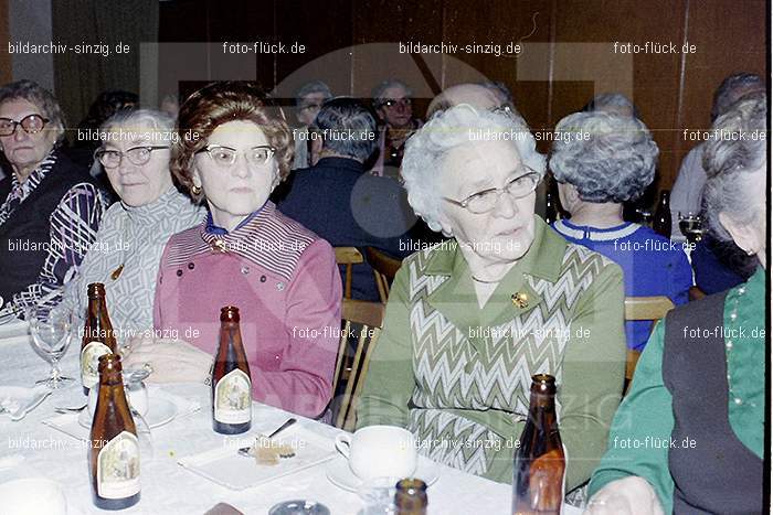 1974 Seniorenkaffee der Närrischen Buben im Helenensaal Sinzig: SNNRBBHLSN-012272