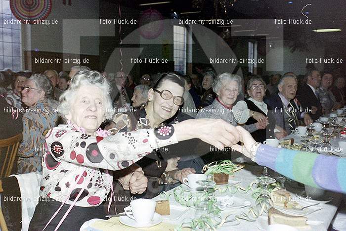 1974 Seniorenkaffee der Närrischen Buben im Helenensaal Sinzig: SNNRBBHLSN-012281