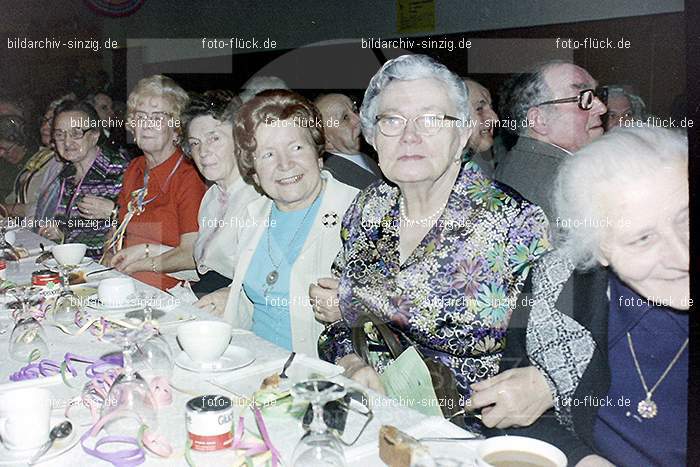 1974 Seniorenkaffee der Närrischen Buben im Helenensaal Sinzig: SNNRBBHLSN-012288