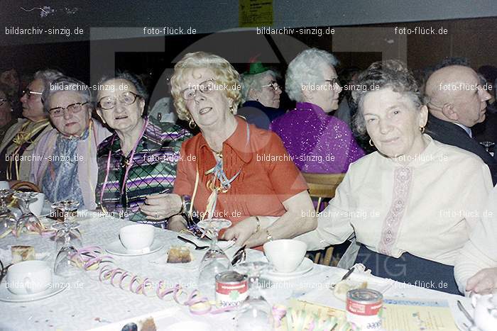 1974 Seniorenkaffee der Närrischen Buben im Helenensaal Sinzig: SNNRBBHLSN-012289