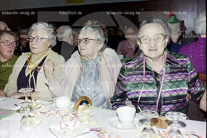 1974 Seniorenkaffee der Närrischen Buben im Helenensaal Sinzig: SNNRBBHLSN-012290