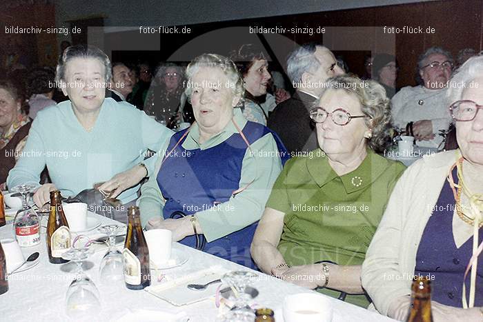 1974 Seniorenkaffee der Närrischen Buben im Helenensaal Sinzig: SNNRBBHLSN-012291