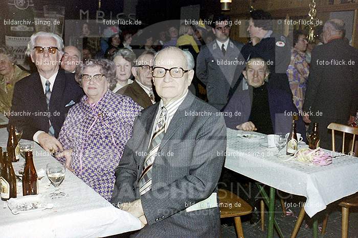 1974 Seniorenkaffee der Närrischen Buben im Helenensaal Sinzig: SNNRBBHLSN-012295