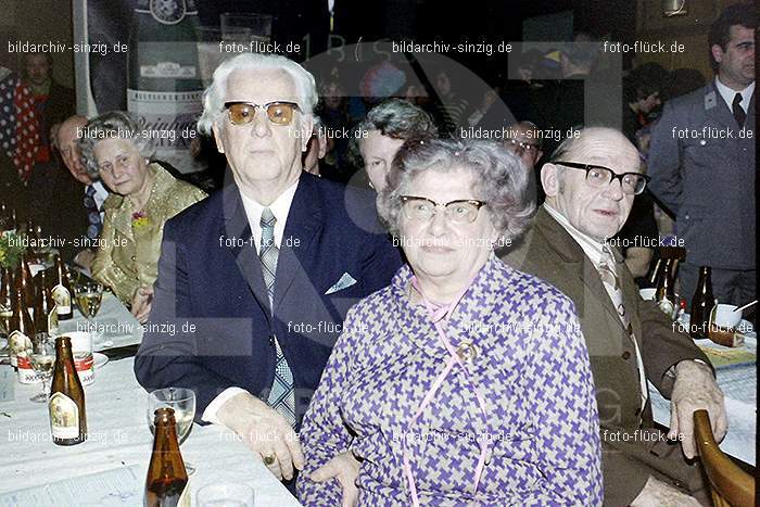 1974 Seniorenkaffee der Närrischen Buben im Helenensaal Sinzig: SNNRBBHLSN-012296