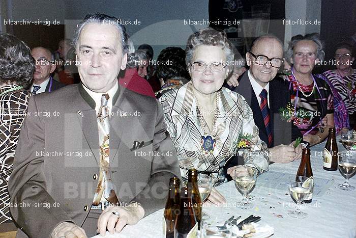 1974 Seniorenkaffee der Närrischen Buben im Helenensaal Sinzig: SNNRBBHLSN-012297