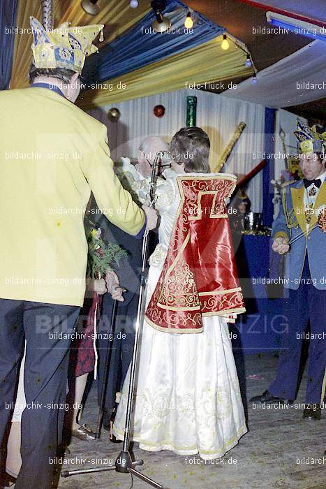 1974 Seniorenkaffee der Närrischen Buben im Helenensaal Sinzig: SNNRBBHLSN-012302