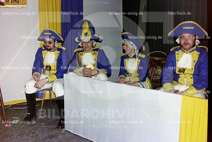 1974 Seniorenkaffee der Närrischen Buben im Helenensaal Sinzig: SNNRBBHLSN-012307