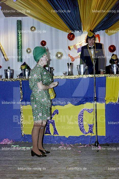 1974 Seniorenkaffee der Närrischen Buben im Helenensaal Sinzig: SNNRBBHLSN-012308