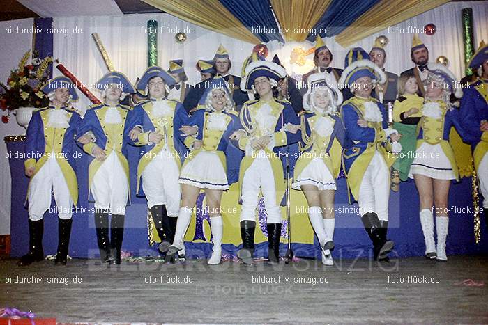 1974 Seniorenkaffee der Närrischen Buben im Helenensaal Sinzig: SNNRBBHLSN-012309