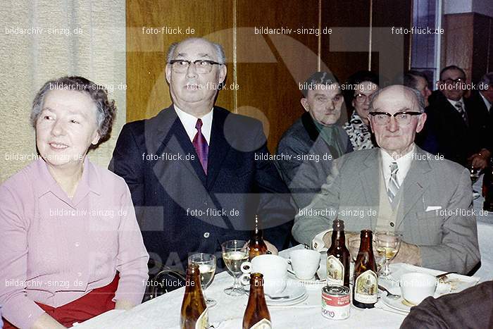 1974 Seniorenkaffee der Närrischen Buben im Helenensaal Sinzig: SNNRBBHLSN-012313