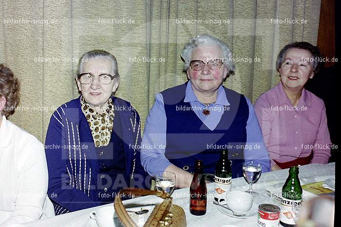 1974 Seniorenkaffee der Närrischen Buben im Helenensaal Sinzig: SNNRBBHLSN-012315