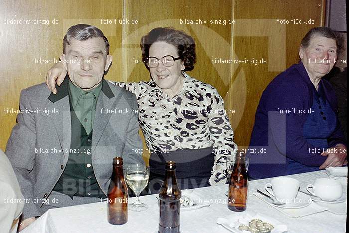 1974 Seniorenkaffee der Närrischen Buben im Helenensaal Sinzig: SNNRBBHLSN-012318