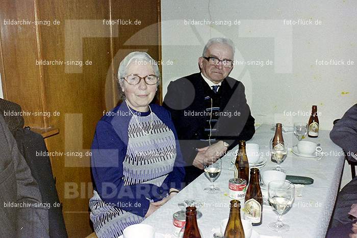 1974 Seniorenkaffee der Närrischen Buben im Helenensaal Sinzig: SNNRBBHLSN-012320