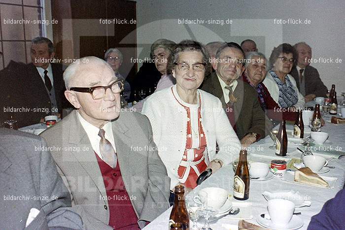 1974 Seniorenkaffee der Närrischen Buben im Helenensaal Sinzig: SNNRBBHLSN-012323