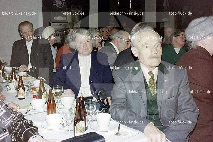 1974 Seniorenkaffee der Närrischen Buben im Helenensaal Sinzig: SNNRBBHLSN-012324