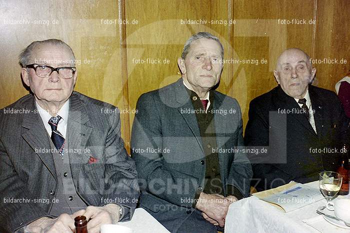 1974 Seniorenkaffee der Närrischen Buben im Helenensaal Sinzig: SNNRBBHLSN-012329