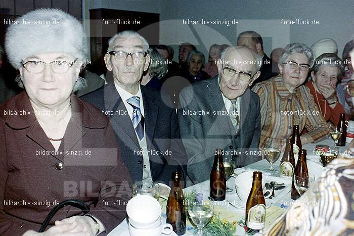 1974 Seniorenkaffee der Närrischen Buben im Helenensaal Sinzig: SNNRBBHLSN-012331