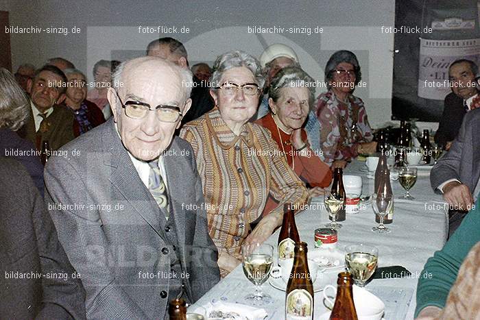 1974 Seniorenkaffee der Närrischen Buben im Helenensaal Sinzig: SNNRBBHLSN-012332