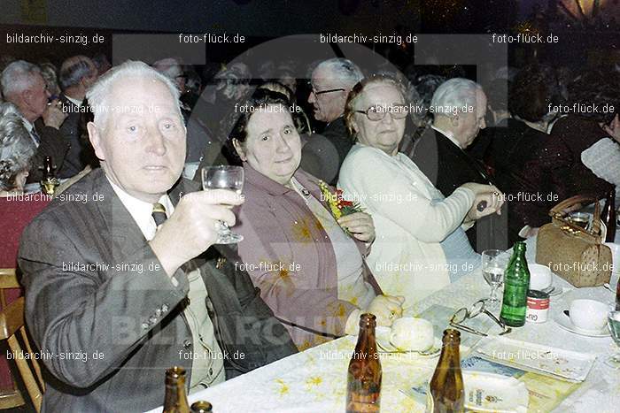 1974 Seniorenkaffee der Närrischen Buben im Helenensaal Sinzig: SNNRBBHLSN-012337