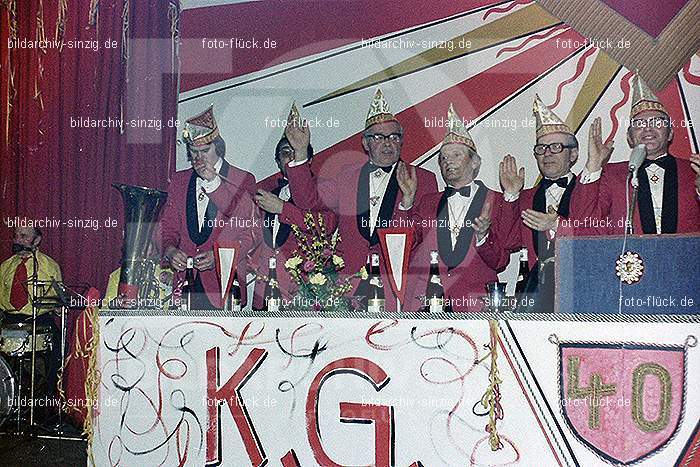 1974 Karnevalssitzung Westum im Saal Herges: KRWSSLHR-012339