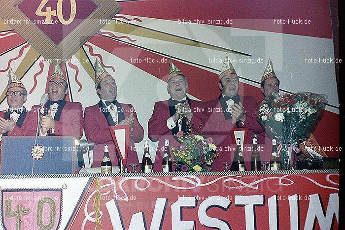 1974 Karnevalssitzung Westum im Saal Herges: KRWSSLHR-012341