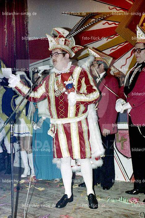 1974 Karnevalssitzung Westum im Saal Herges: KRWSSLHR-012350