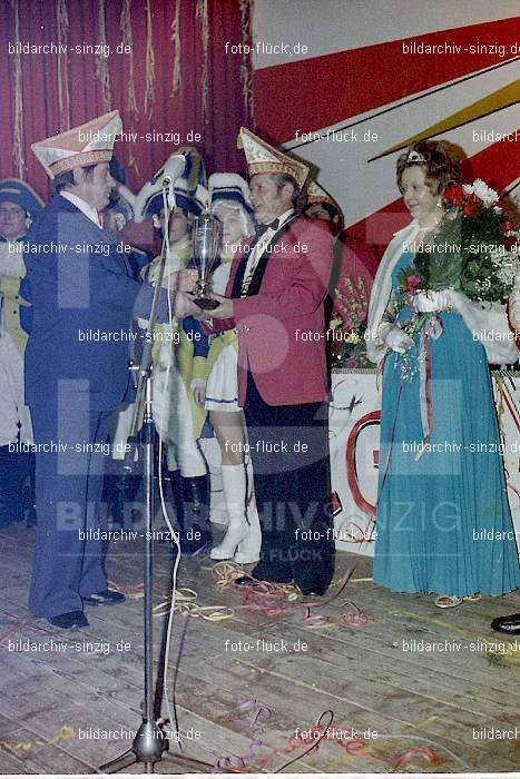 1974 Karnevalssitzung Westum im Saal Herges: KRWSSLHR-012356