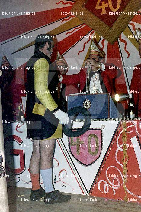 1974 Karnevalssitzung Westum im Saal Herges: KRWSSLHR-012361