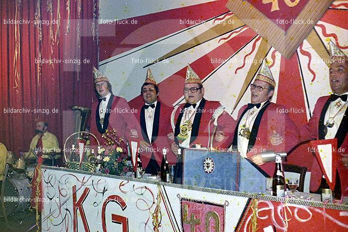 1974 Karnevalssitzung Westum im Saal Herges: KRWSSLHR-012364
