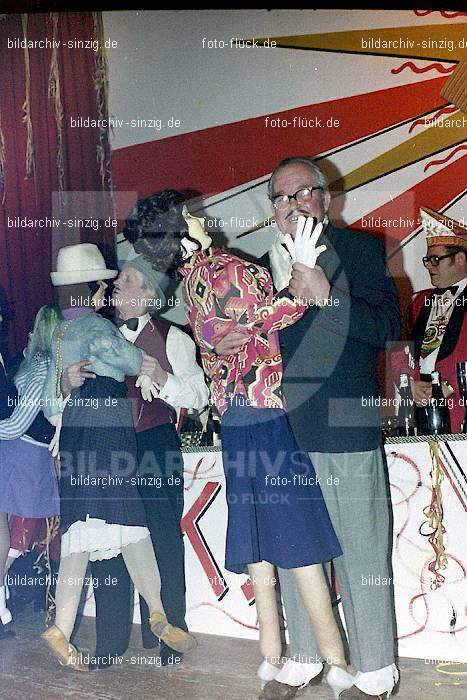 1974 Karnevalssitzung Westum im Saal Herges: KRWSSLHR-012365