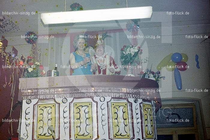 1974 Karnevalssitzung Westum im Saal Herges: KRWSSLHR-012366