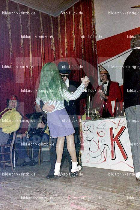 1974 Karnevalssitzung Westum im Saal Herges: KRWSSLHR-012367