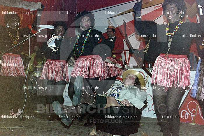 1974 Karnevalssitzung Westum im Saal Herges: KRWSSLHR-012370