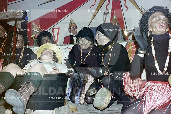 1974 Karnevalssitzung Westum im Saal Herges: KRWSSLHR-012375
