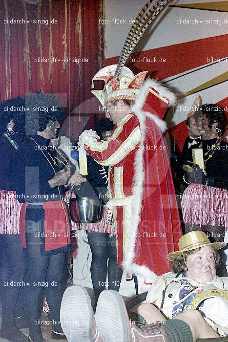 1974 Karnevalssitzung Westum im Saal Herges: KRWSSLHR-012377