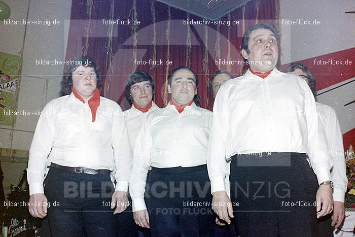 1974 Karnevalssitzung Westum im Saal Herges: KRWSSLHR-012378