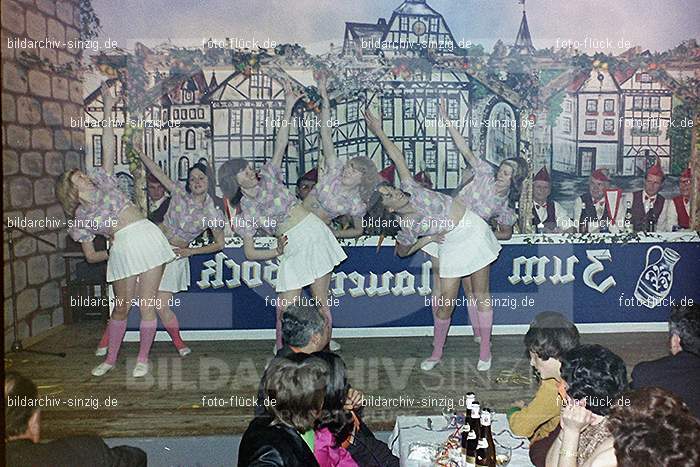 1974 Karnevalssitzung Westum im Saal Herges: KRWSSLHR-012385