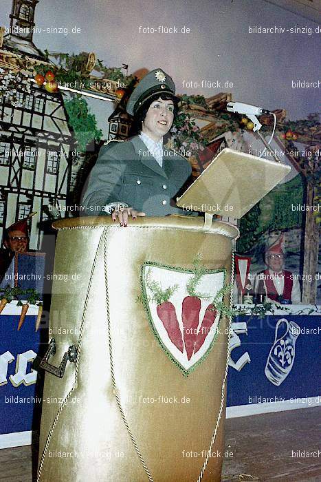 1974 Karnevalssitzung Westum im Saal Herges: KRWSSLHR-012388