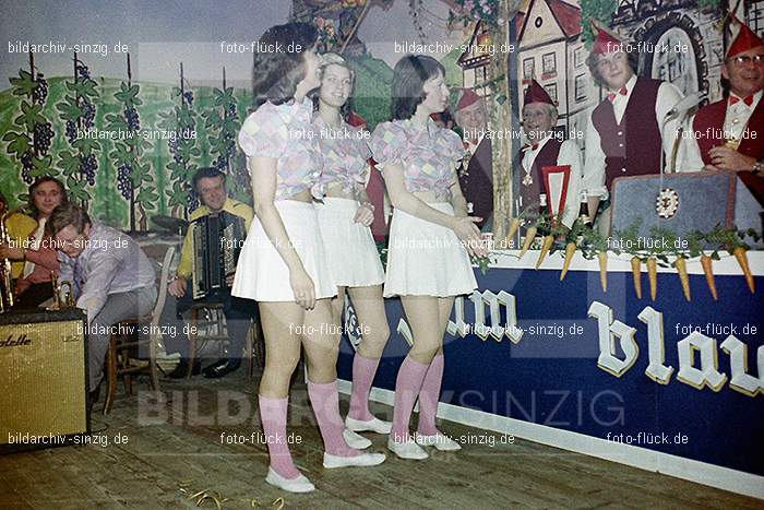 1974 Karnevalssitzung Westum im Saal Herges: KRWSSLHR-012389