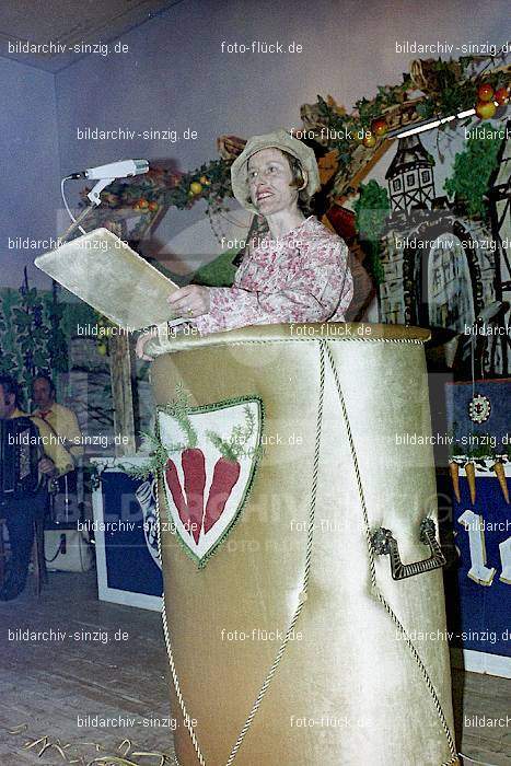 1974 Karnevalssitzung Westum im Saal Herges: KRWSSLHR-012390