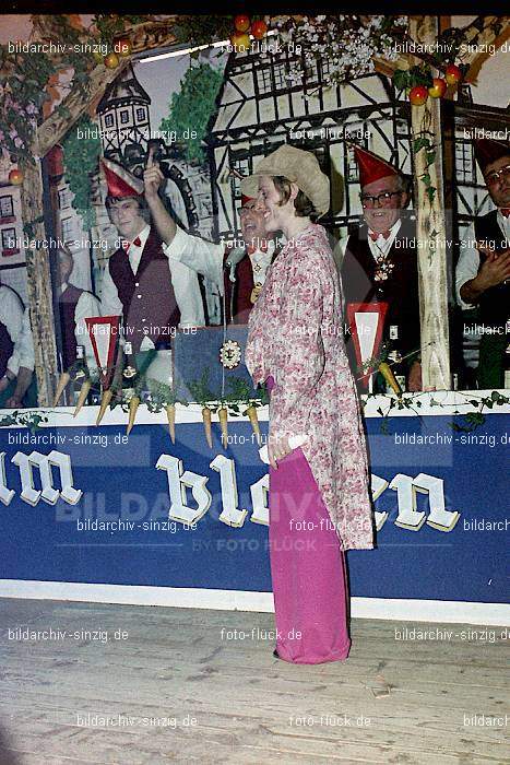 1974 Karnevalssitzung Westum im Saal Herges: KRWSSLHR-012391