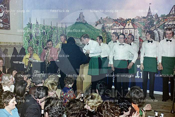 1974 Karnevalssitzung Westum im Saal Herges: KRWSSLHR-012394