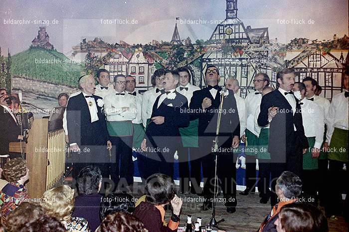 1974 Karnevalssitzung Westum im Saal Herges: KRWSSLHR-012398