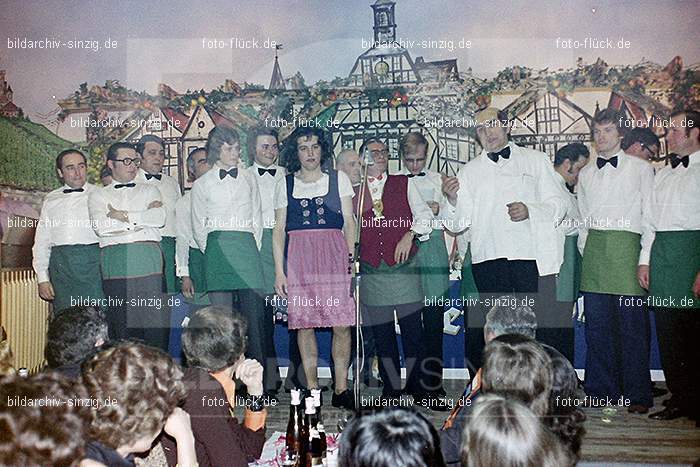 1974 Karnevalssitzung Westum im Saal Herges: KRWSSLHR-012399
