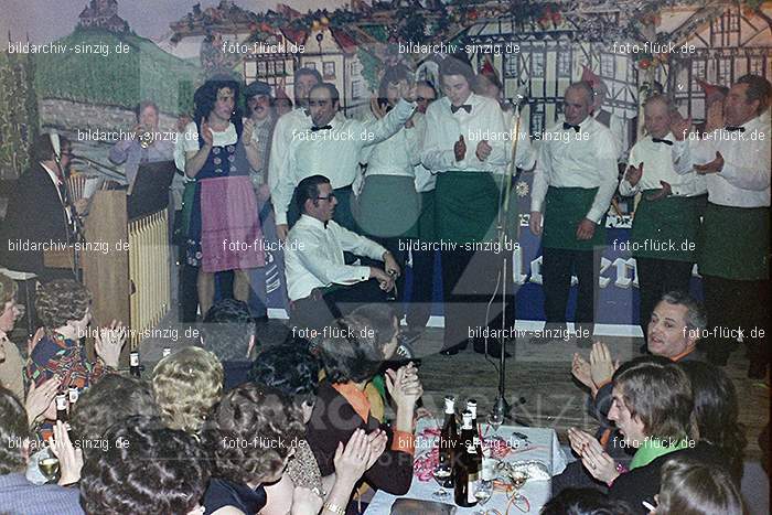 1974 Karnevalssitzung Westum im Saal Herges: KRWSSLHR-012402