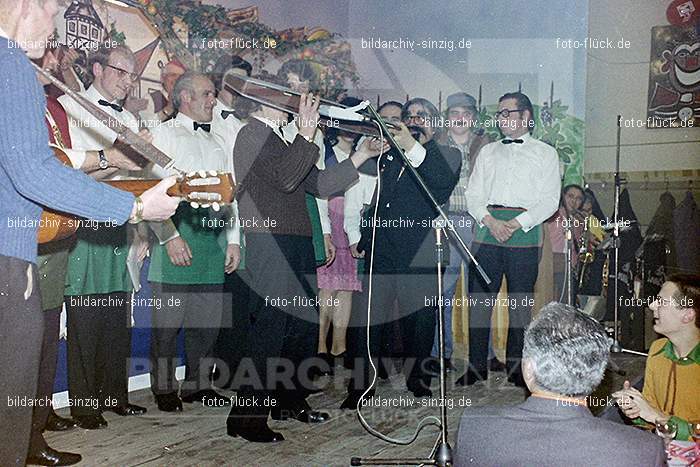 1974 Karnevalssitzung Westum im Saal Herges: KRWSSLHR-012403